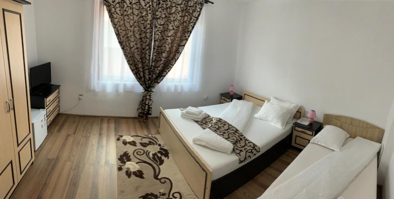 M Dey Hotell Vişeu de Sus Exteriör bild