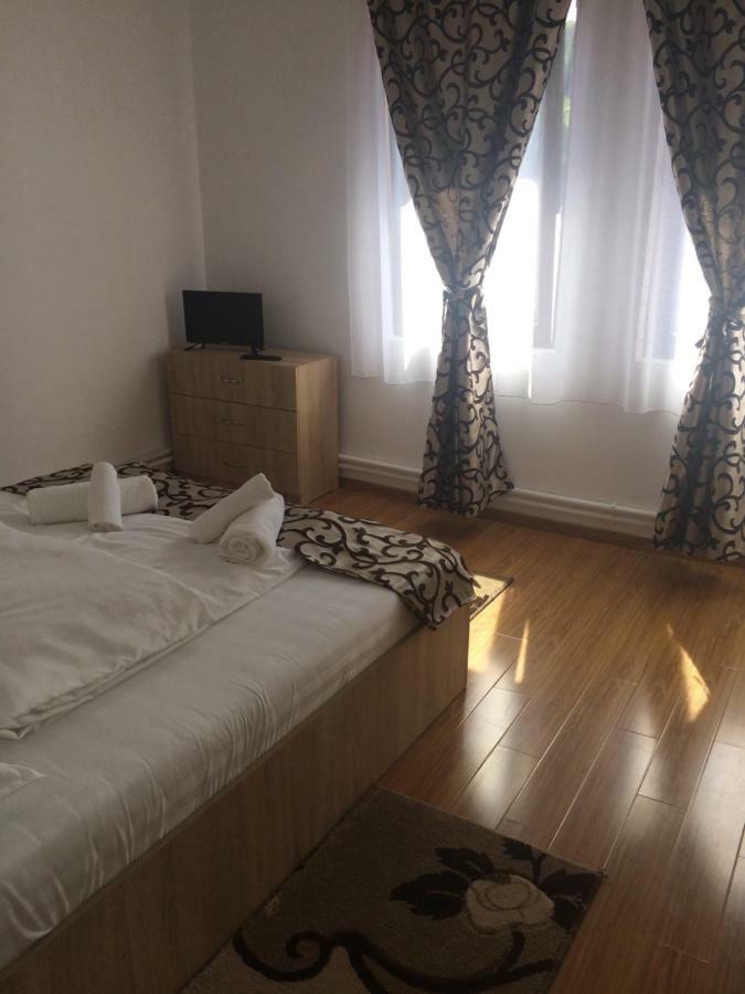 M Dey Hotell Vişeu de Sus Exteriör bild